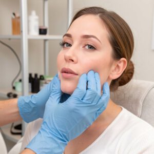 2026 07 28 18h31m33s seed171312857 a picture of a beautician performing a face lift b
